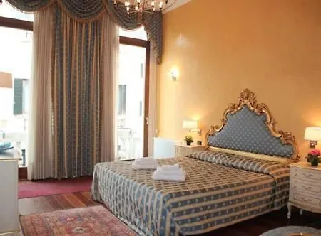 Top Canal View Apartment